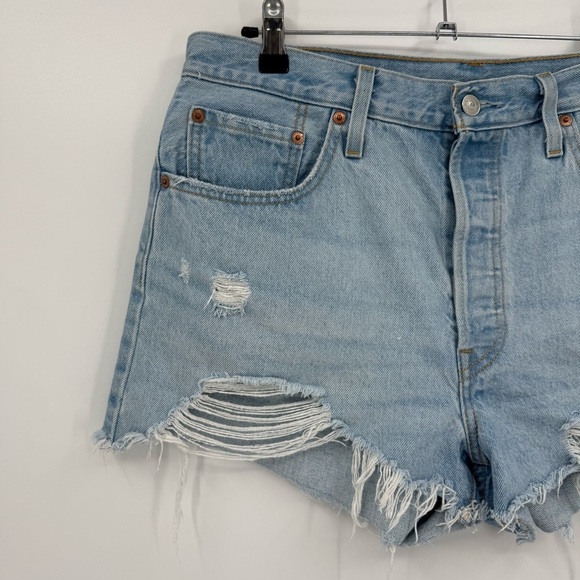Levi’s 501 Original High Rise Button Fly Cut Off Denim Shorts in Light Wash 32 - Picture 9 of 15